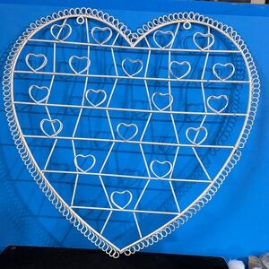 Rustic Heart Shaped Metal Pucture Wall Rack